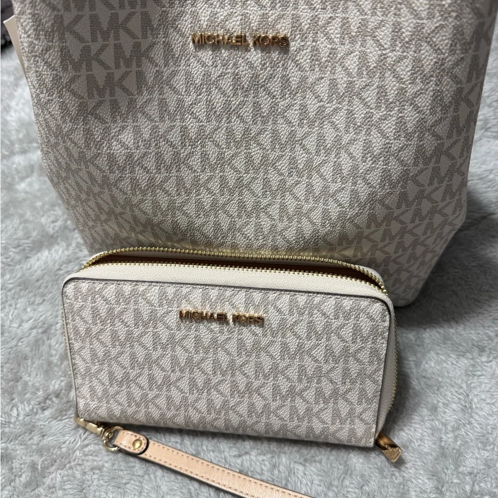 Michael Kors Women's Signature Logo Tote and Zip Wallet Set in Vanilla/Acorn